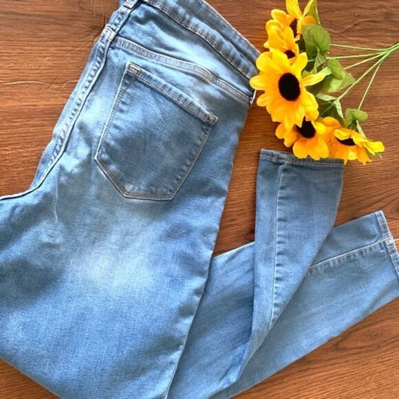 Old Navy Rockstar Mid-Rise‎ Size 10 Jeans - Picture 12 of 14